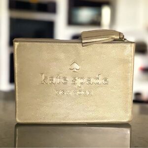 KATE SPADE NWT LEATHER GIA LARCHMONT AVE LOGO SILVER POUCH BAG TASSEL PULL